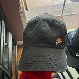 black nike hat